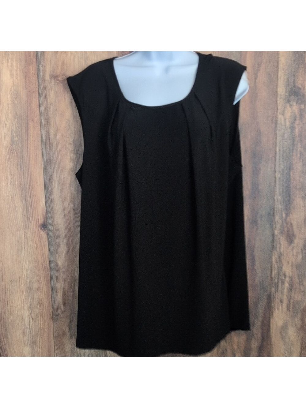 dressbarn Classic Black Sleeveless Pleated Blouse 2X            D122
